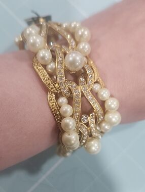 Carolee Lux Gold Tone Pearl & Crystal Link Bracelet